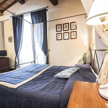 לינה וארוחת בוקר Residenza D'epoca Palazzo Fani Mignanelli סיינה
