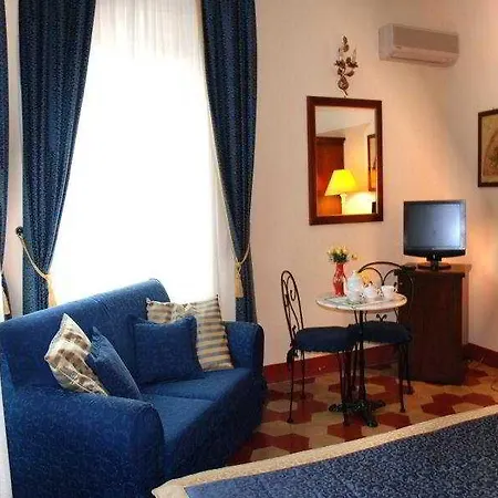 לינה וארוחת בוקר Residenza D'epoca Palazzo Fani Mignanelli סיינה