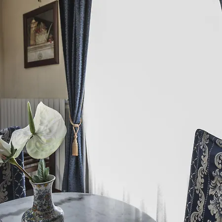 Alojamento de Acomodação e Pequeno-almoço Residenza D'epoca Palazzo Fani Mignanelli 2*