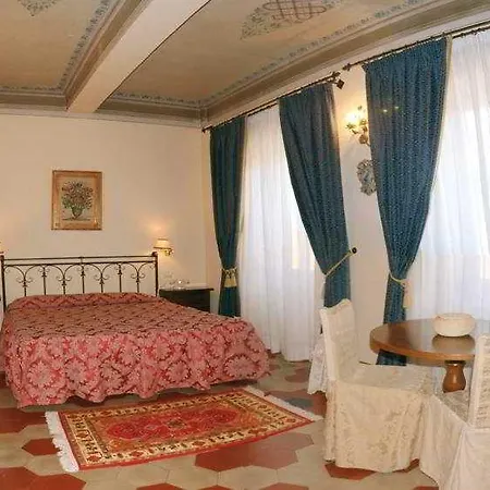 Residenza D'epoca Palazzo Fani Mignanelli Couette-café 2*