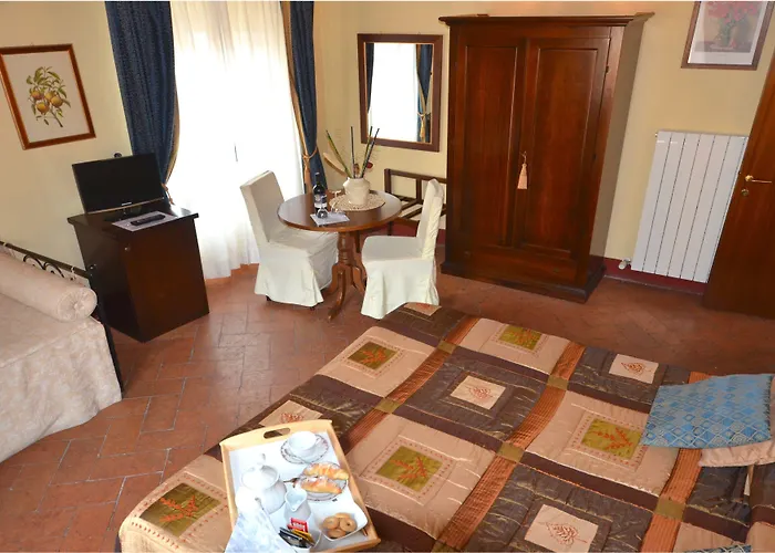 לינה וארוחת בוקר Residenza D'epoca Palazzo Fani Mignanelli סיינה