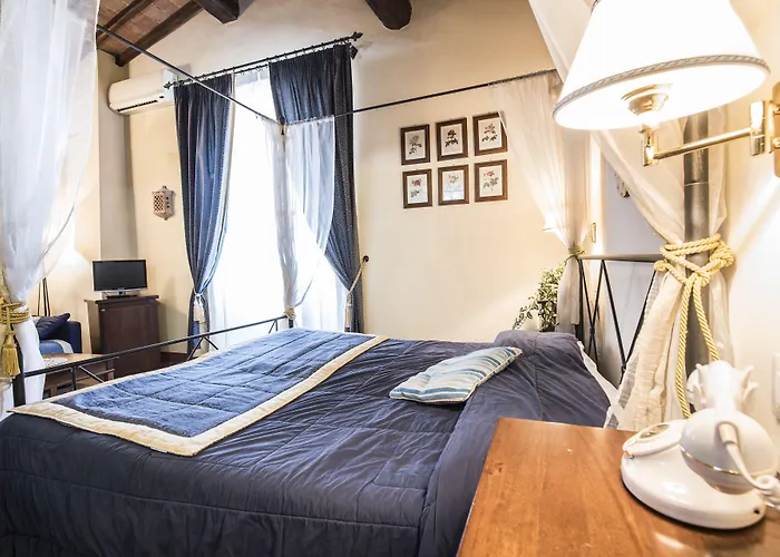 לינה וארוחת בוקר Residenza D'epoca Palazzo Fani Mignanelli סיינה