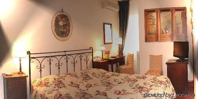 לינה וארוחת בוקר Residenza D'epoca Palazzo Fani Mignanelli סיינה